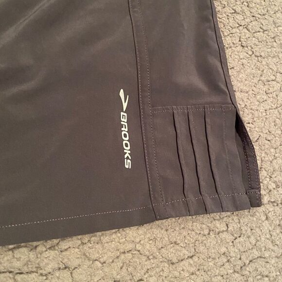 Brooks Tennis Skort Skirt Size Medium GreyWith Polka Dot Top Trim - Picture 3 of 11